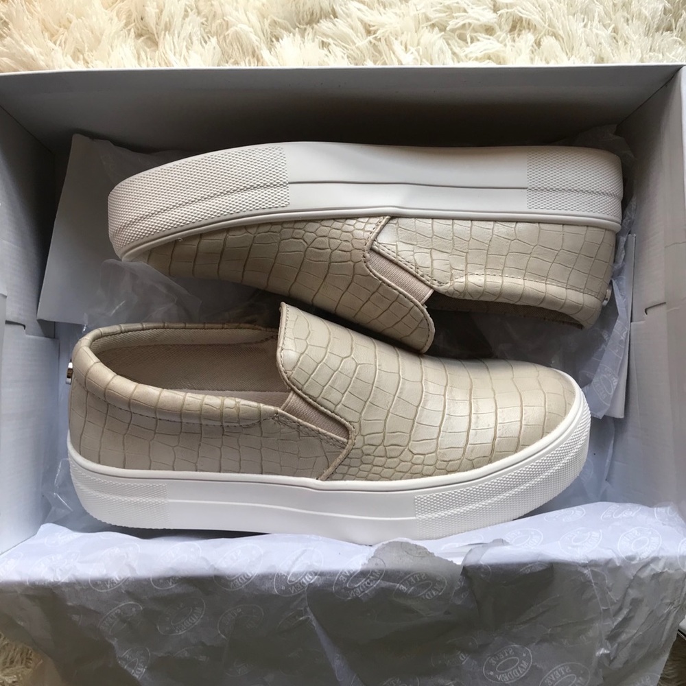 Steve Madden Gills Slip On Platform Sneaker